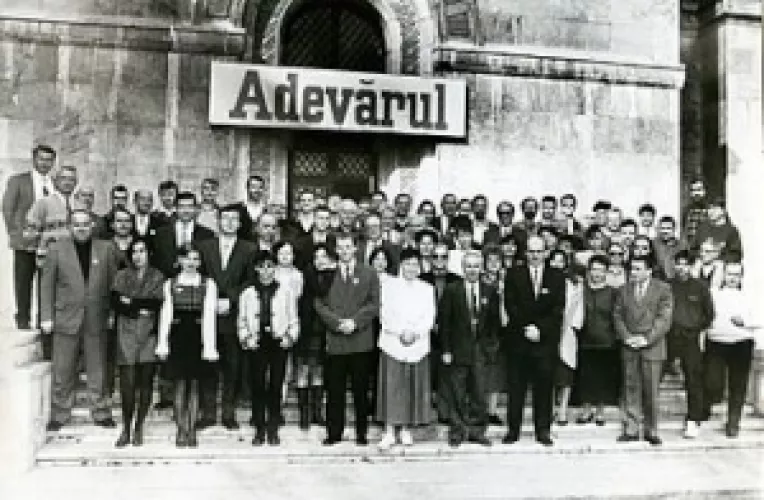 Absenti la pomenirea lui Dumitru Tinu la cimitirul din Breaza: Cristian Tudor Popescu, Adrian Ursu si Bogdan Chirieac