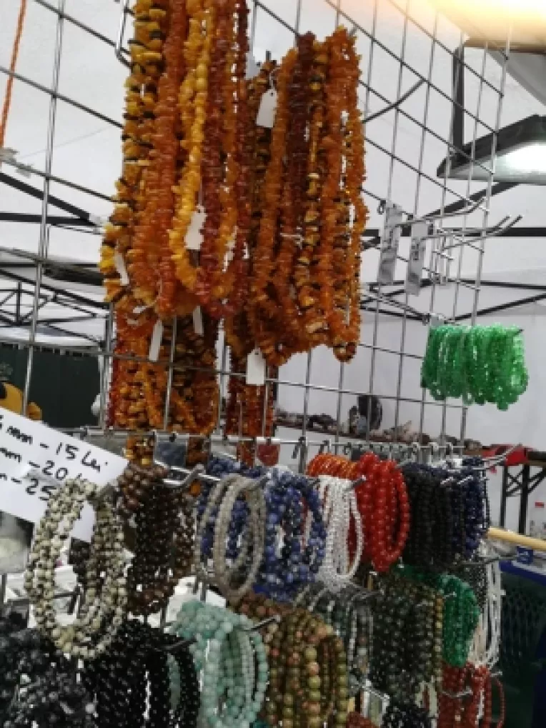 Anamaria Vidu: Pandantive, pomisori multicolori cu toate pietrele si cupru nativ!