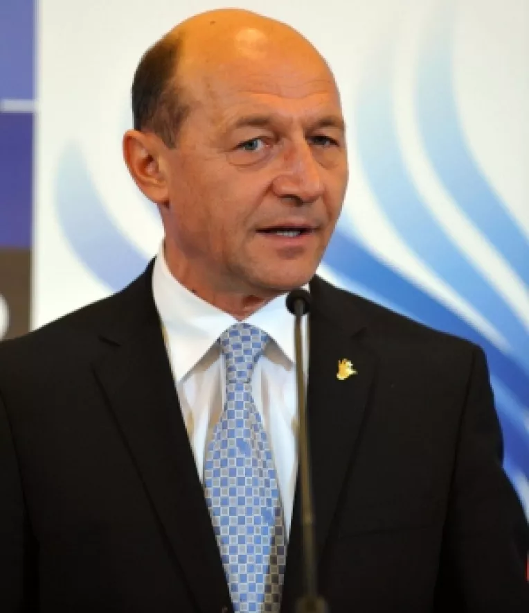 Basescu propune sistarea taxei de prima inmatriculare pentru sase luni