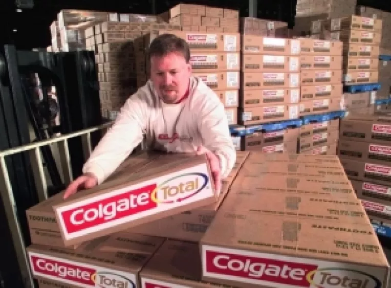 Colgate inchide fabrica de la Brasov