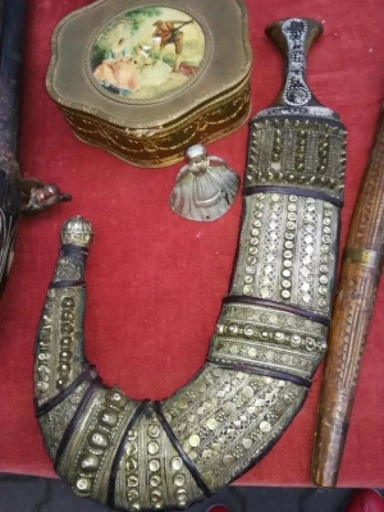 Cristi din Buzau, anticar de 20 de ani, prezent cu obiecte inedite la targul din curtea MTR