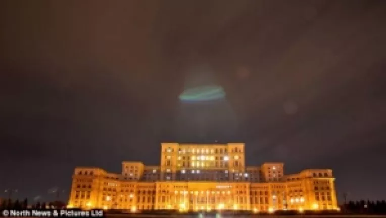 Daily Mail: OZN in Bucuresti, deasupra Palatului Parlamentului