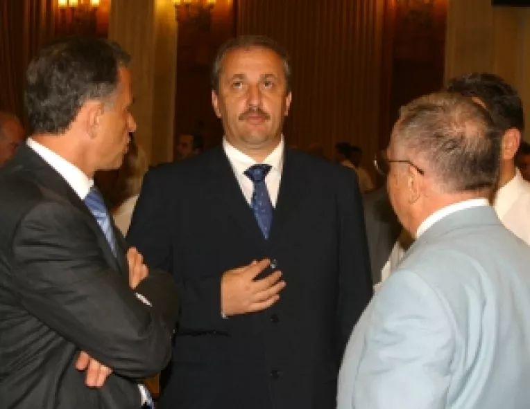 Dancu, din nou in razboi cu Iliescu