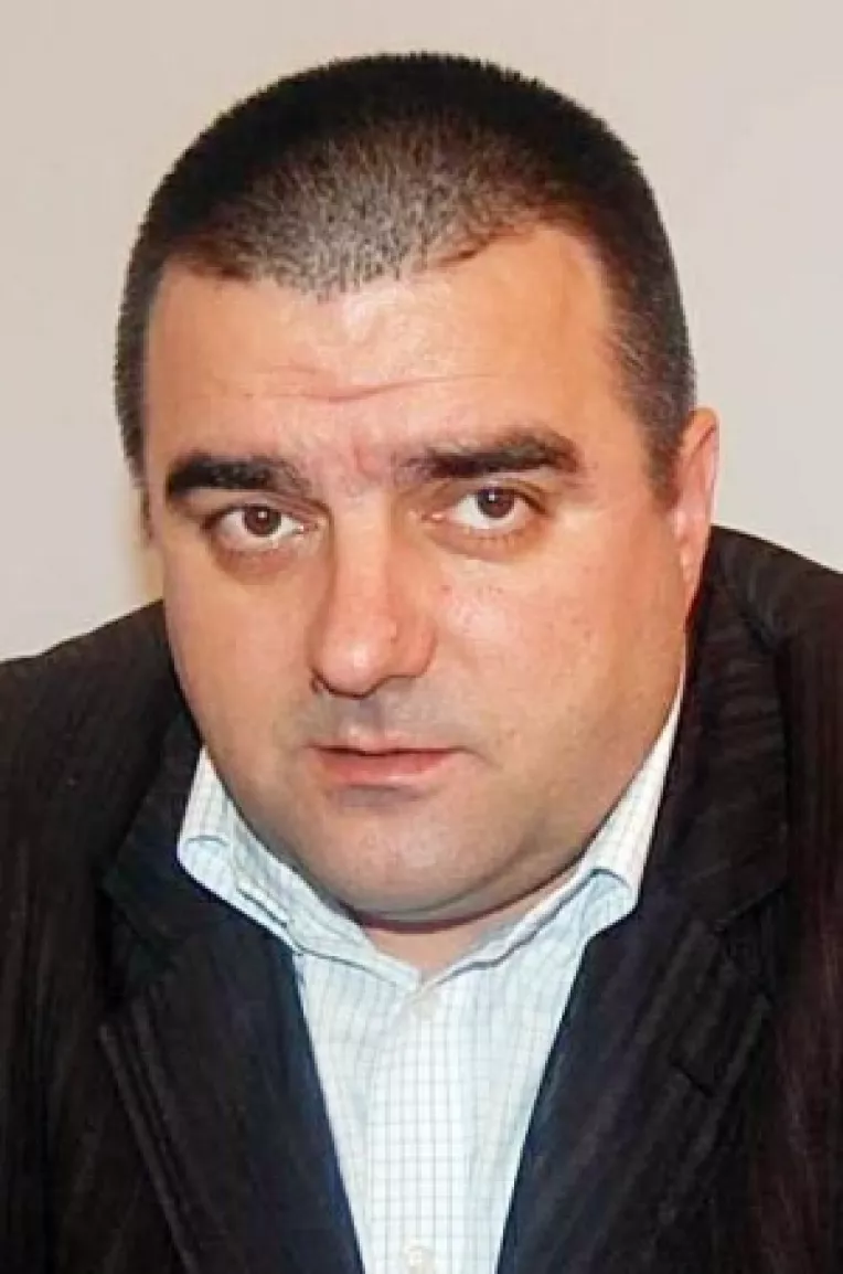 Dinica se plange ca nu-i ajung banii