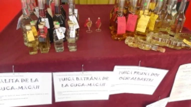 Emil Florescu pe platoul de la Piata Amzei: Tuica noua, palinca si palinca de prune se dau cel mai bine la acest targ!