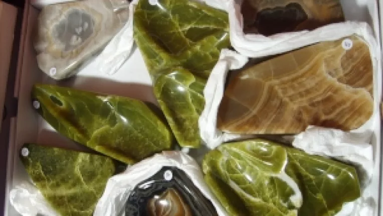 Emil Spiac: "Pandante din larimar si obiecte ornamentale din Romania!"