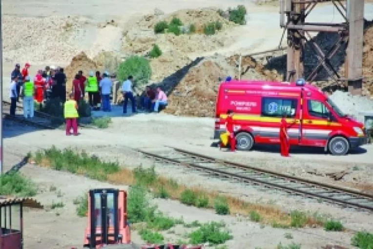 Firma beneficiara si cea executanta, sanctionate drastic. Barbatul care a murit in incinta Chimpex efectua o lucrare fara autorizatii