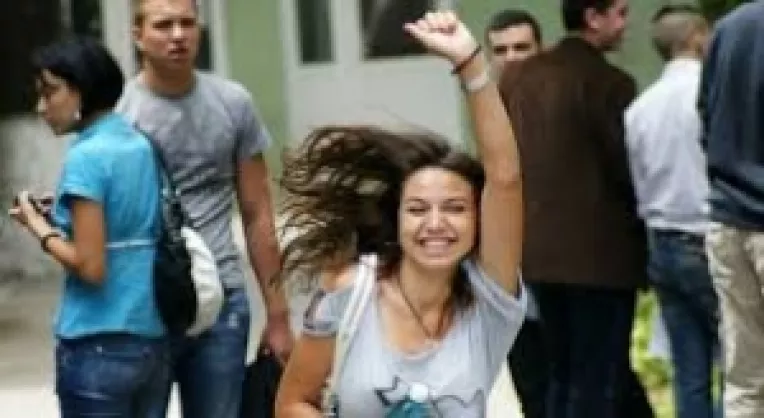 Guvernul a lansat un nou program numit Bani de liceu