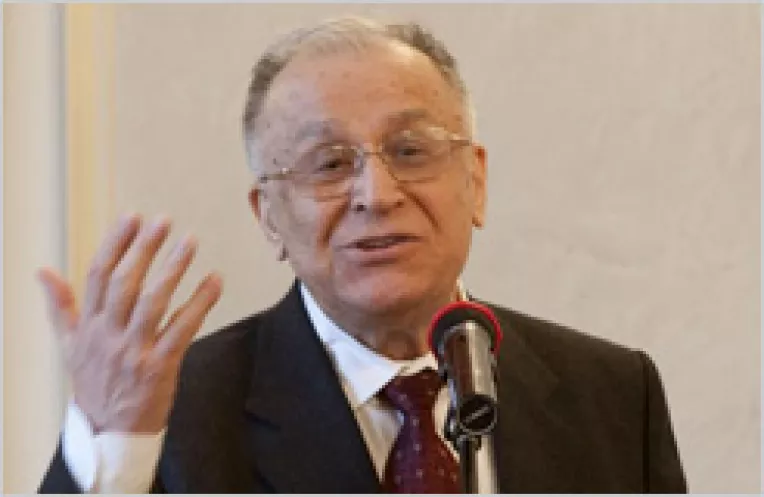 Ion Iliescu: "Ratiunea ar trebui sa-l indemne pe Basescu sa-si dea demisia"