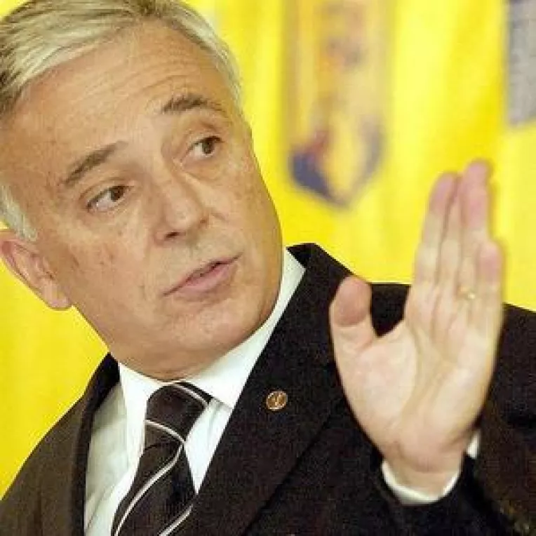 Isarescu si rascrucea de drumuri:  "Romania trebuie sa mearga incotro a semnalizat"