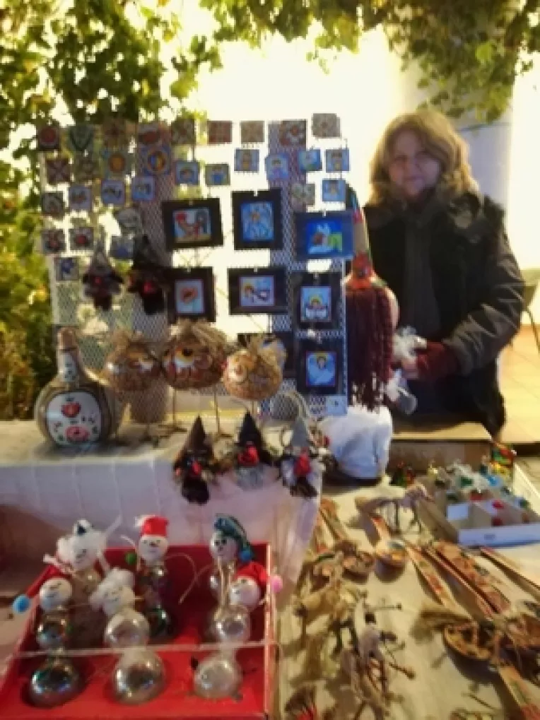 Mesterul Nicoleta Simona Vaduva: Cutiute de lemn pictate si globuri pictate, la 100 de traditii romanesti, in curtea MTR