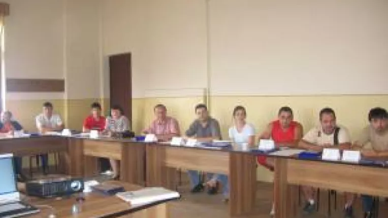 Oltenii instruiesc gratuit fermierii din tara