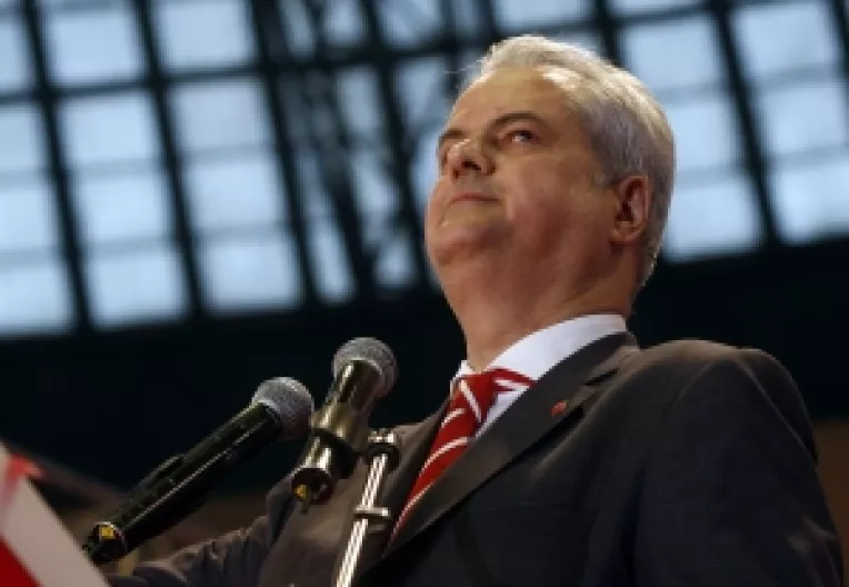 Solutia PSD la "pohta" presedintelui de a numi propriul premier
Majoritatea legislativa ar putea lipsi la investirea Guvernului, daca Basescu este arbitrar