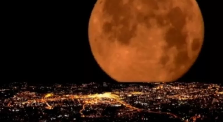 SUPERLUNA va fi vizibila duminica